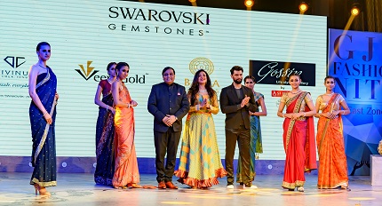 Rajendra Jain & Rituparna along with models